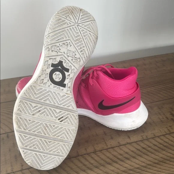 Nike Men’s Pink Basketball Sneakers with Black Logo Size 12.5 - Picture 4 of 5